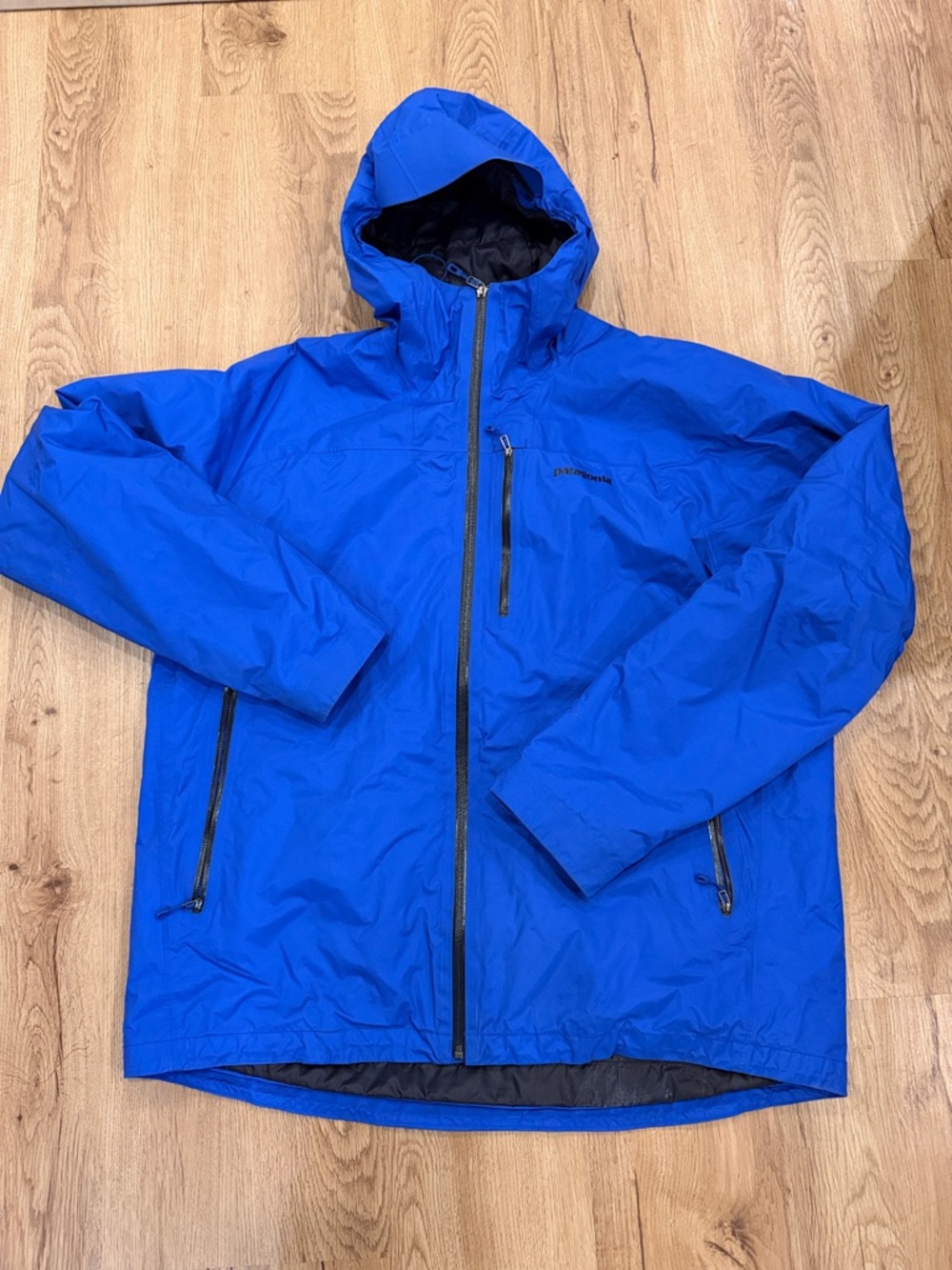 Patagonia Men's Electric Blue Hooded Raincoat